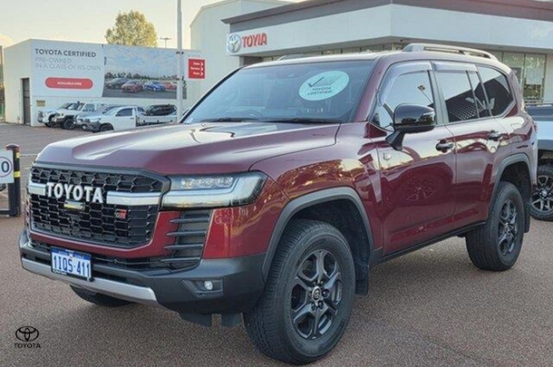 2022 Toyota Landcruiser GR-S image 9