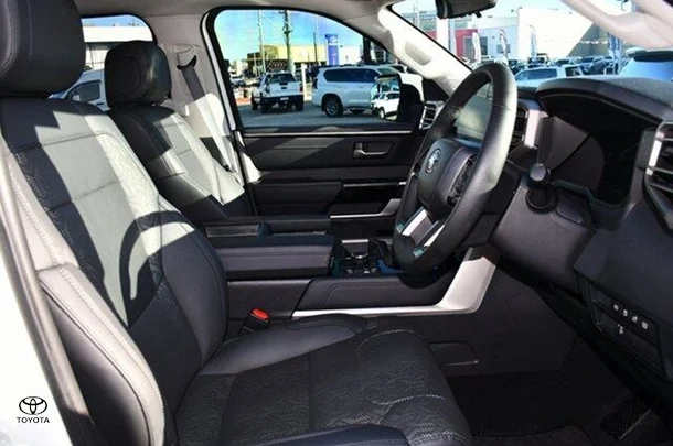 2023 Toyota Tundra Limited image 9
