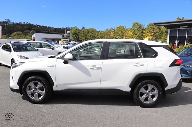 2023 Toyota RAV4 Hybrid GX AWD image 4