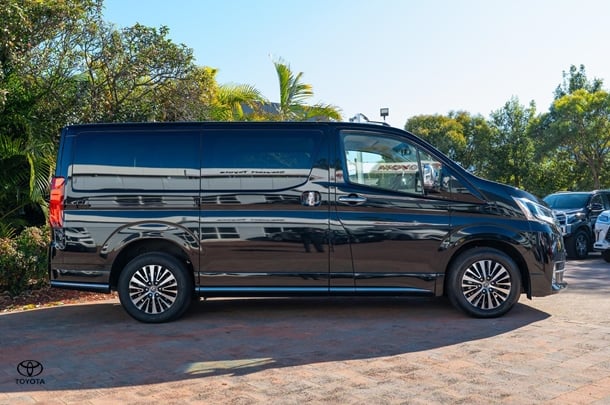 2024 TOYOTA Granvia VX image 3