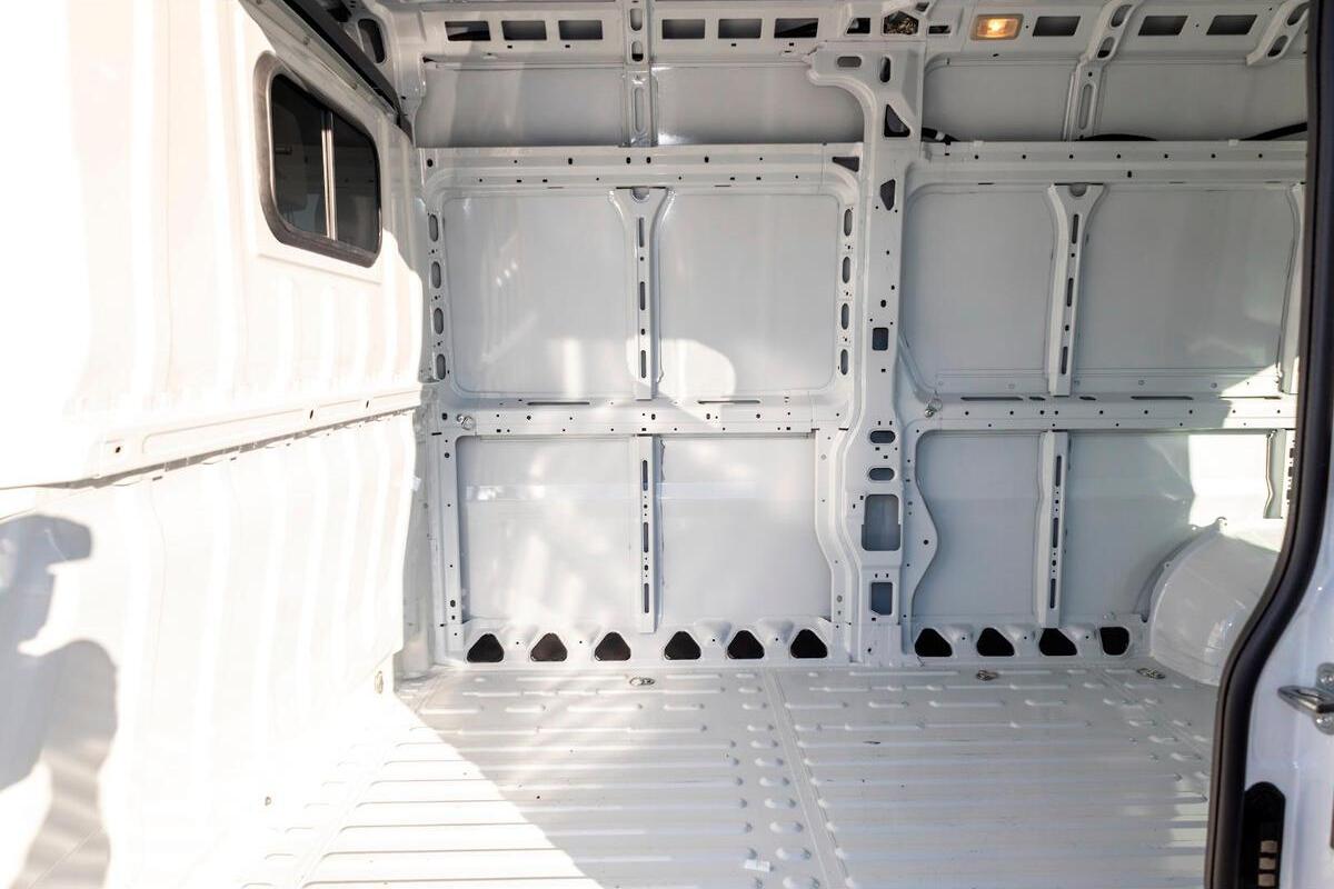 2024 Peugeot Boxer Pro LWB Manual MY23 image 9