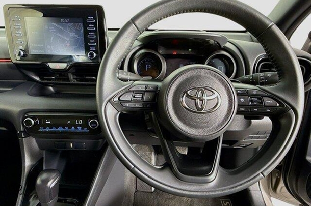 2020 Toyota Yaris ZR image 18