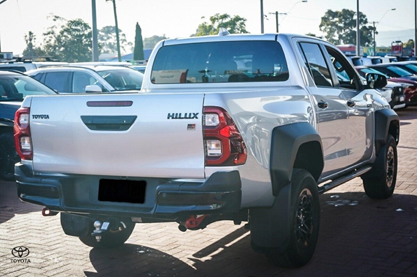2023 Toyota Hilux 4x4 GR-S image 8