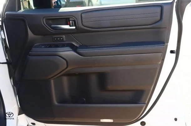 2024 Toyota Prado VX image 5