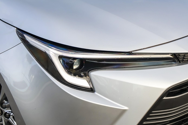 2023 Toyota Corolla Sedan Hybrid Ascent Sport image 13