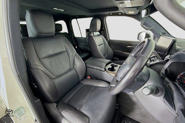 2022 Toyota LANDCRUISER Sahara image 13