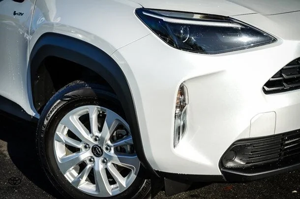 2024 Toyota Yaris Cross Hybrid GX image 2