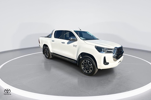 2020 Toyota Hilux SR5 image 2