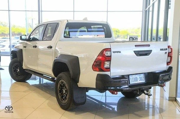 2023 Toyota Hilux GR-SPORT image 2