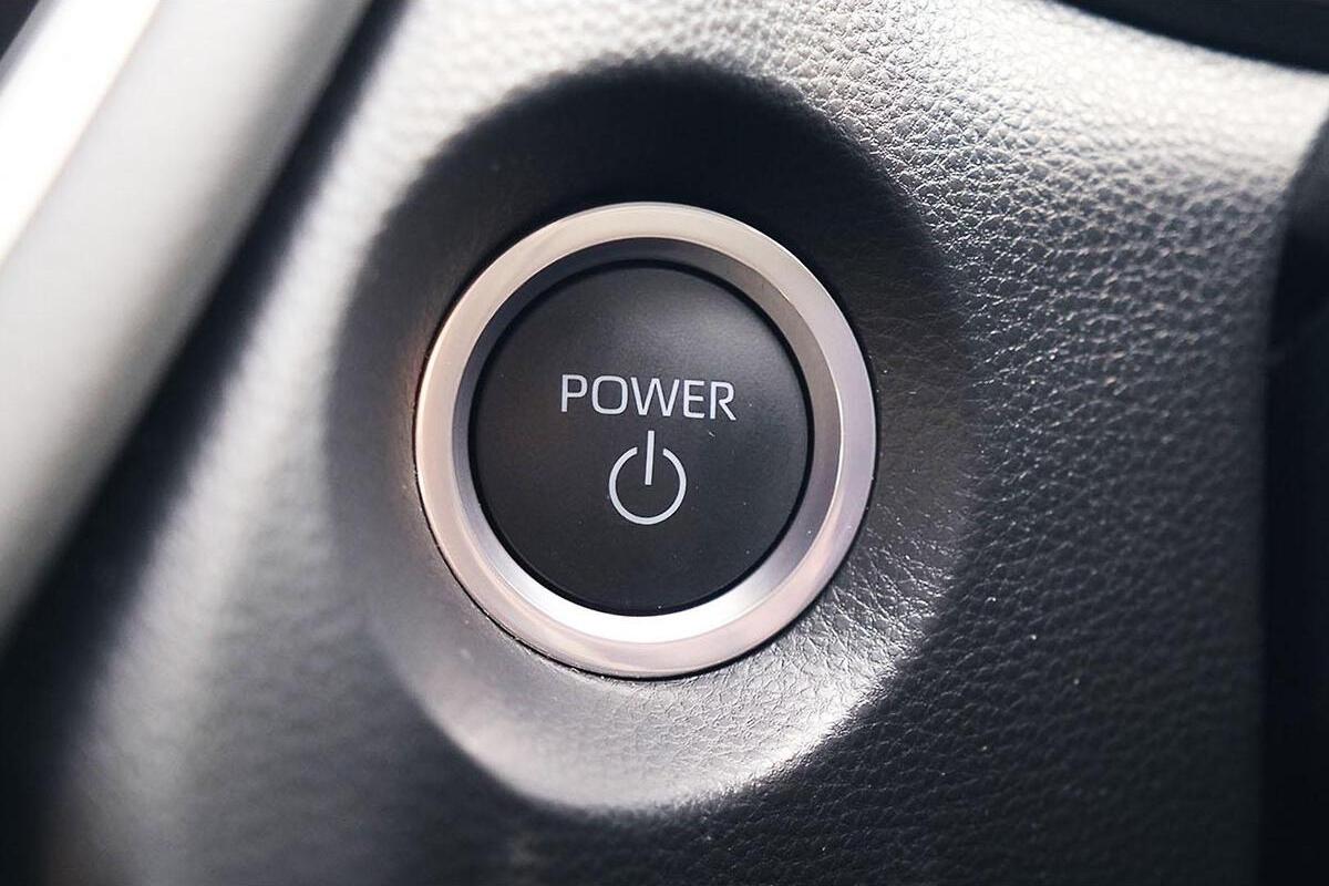 2024 Toyota Corolla Cross GXL Auto eFour image 16