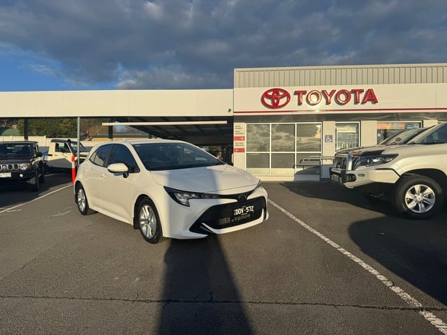 2019 Toyota Corolla Hatch Ascent Sport image 1