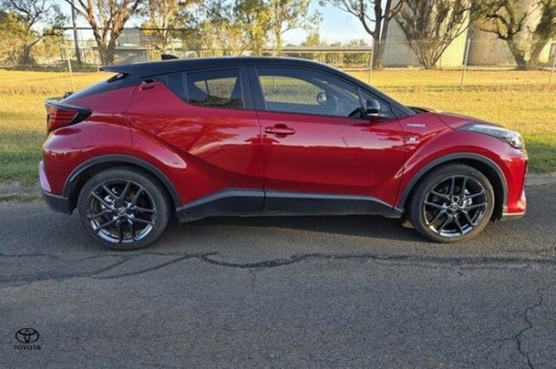 2021 Toyota C-HR Hybrid GR-S image 3