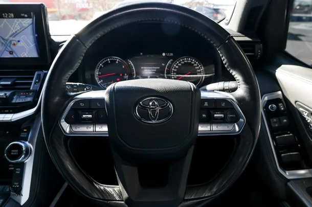 2022 Toyota LANDCRUISER Sahara ZX image 10