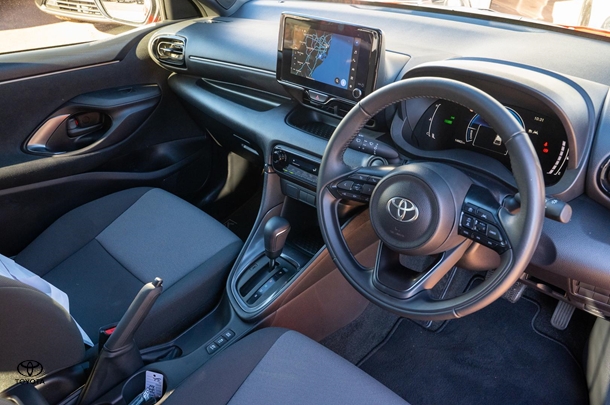 2024 TOYOTA Yaris Hybrid SX image 7