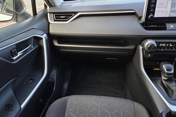 2021 Toyota RAV4 Hybrid GXL-2WD image 15