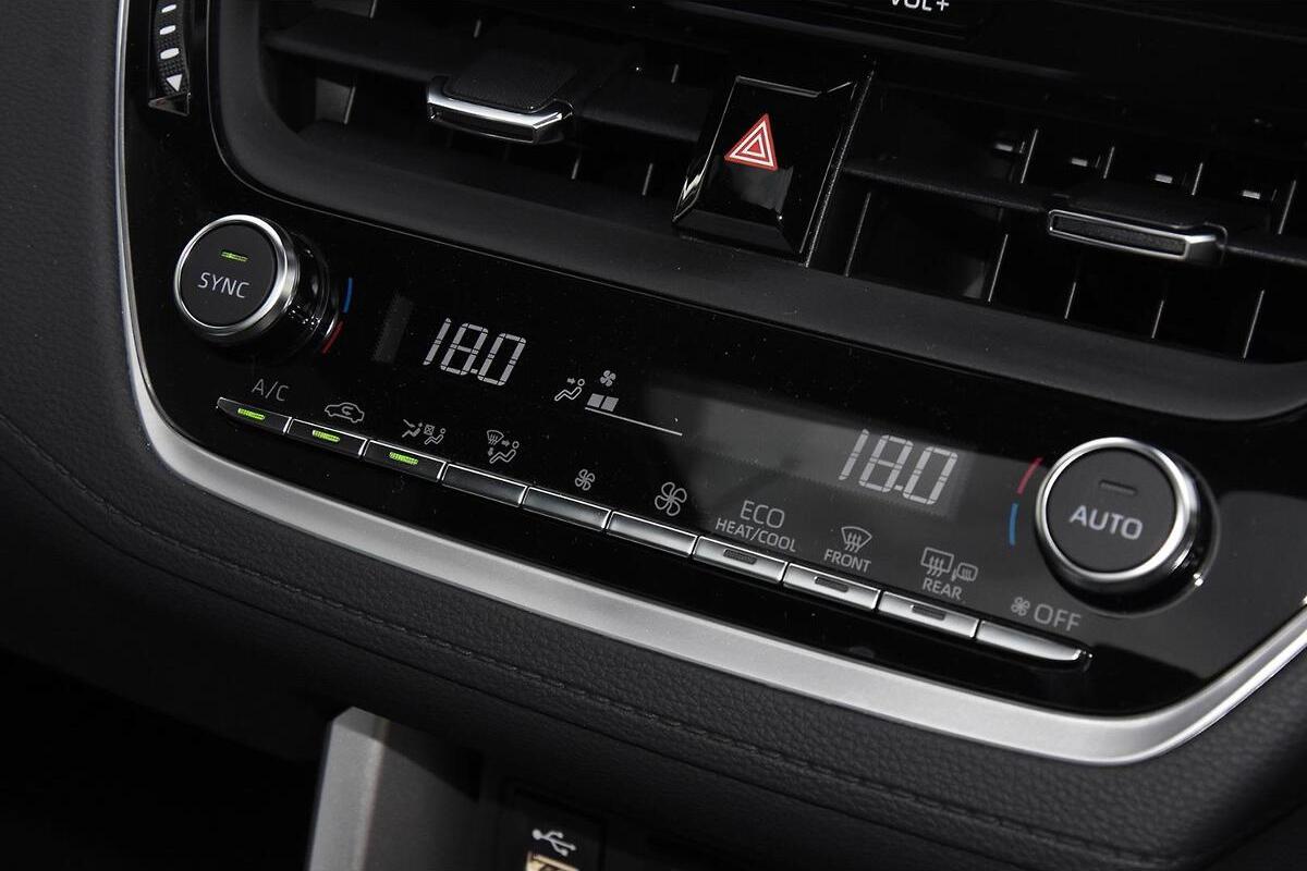 2024 Toyota Corolla Cross Atmos Auto 2WD image 13