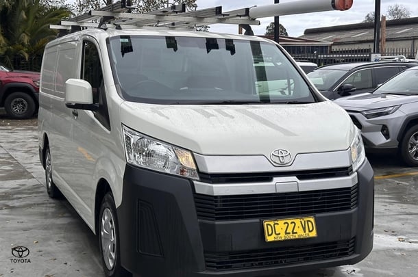 2021 Toyota HiAce LWB image 10