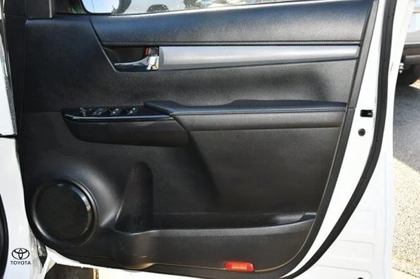 2023 Toyota Hilux GR-SPORT image 5