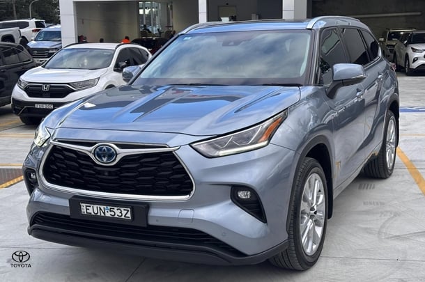 2022 Toyota Kluger Hybrid AWD GRANDE image 10