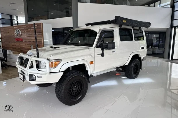 2023 Toyota LC Military GXL image 4