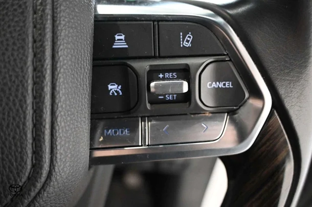 2022 Toyota Landcruiser VX image 15