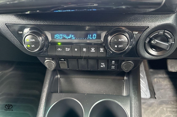 2023 Toyota Hilux SR5 image 19