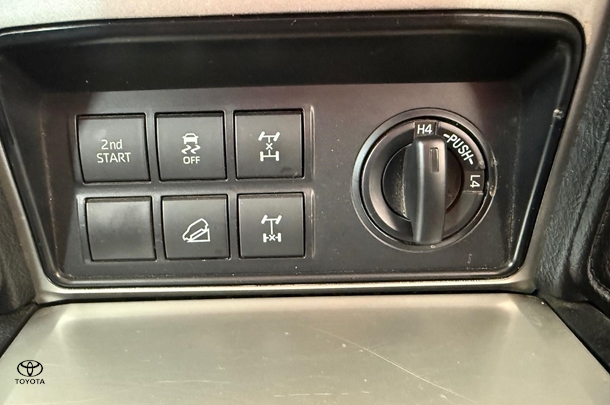 2022 Toyota Prado GXL image 24
