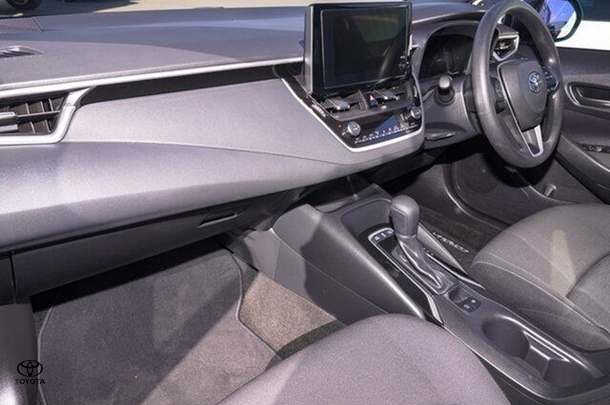 2024 Toyota Corolla Hatch Hybrid Ascent Sport image 9