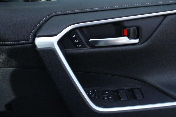 2024 Toyota RAV4 Hybrid Cruiser 2WD image 18
