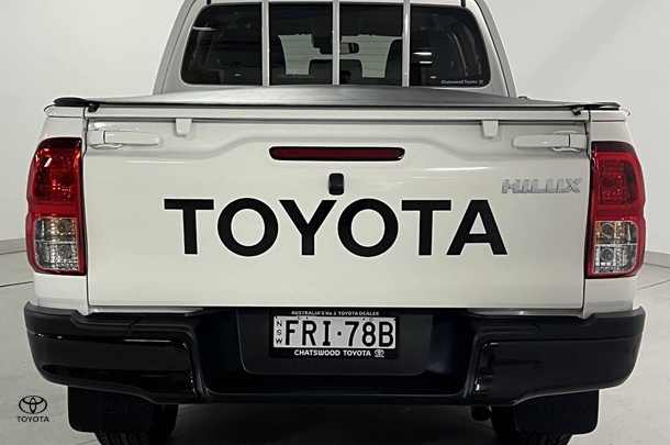 2024 Toyota Hilux SR image 7