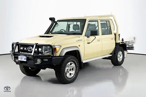 2021 Toyota LANDCRUISER MILITARY GXL image 4