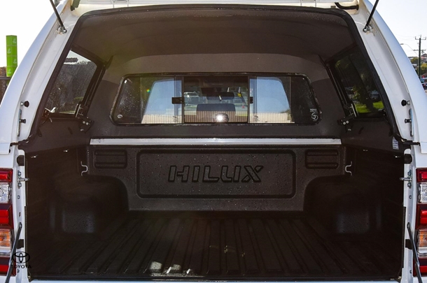 2023 Toyota HILUX SR5 image 20
