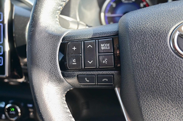 2017 Toyota HILUX SR5 image 17