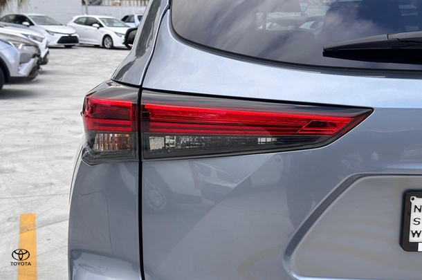2022 Toyota Kluger Hybrid AWD GRANDE image 9