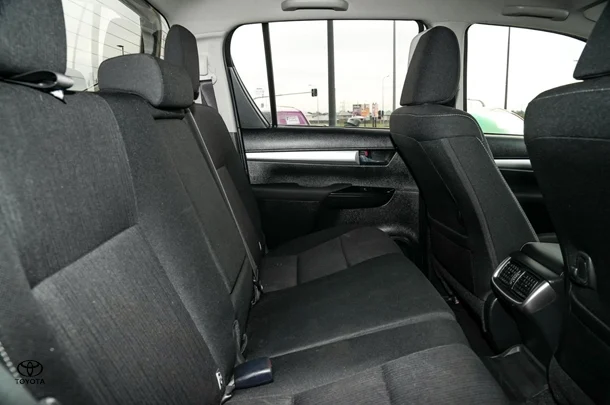 2019 Toyota HILUX SR5 image 9