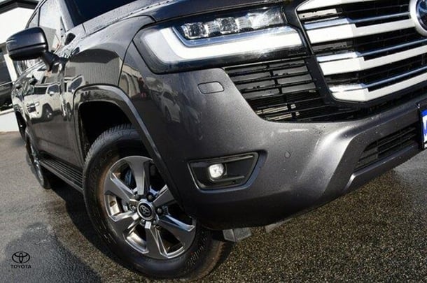 2024 Toyota Landcruiser VX image 2