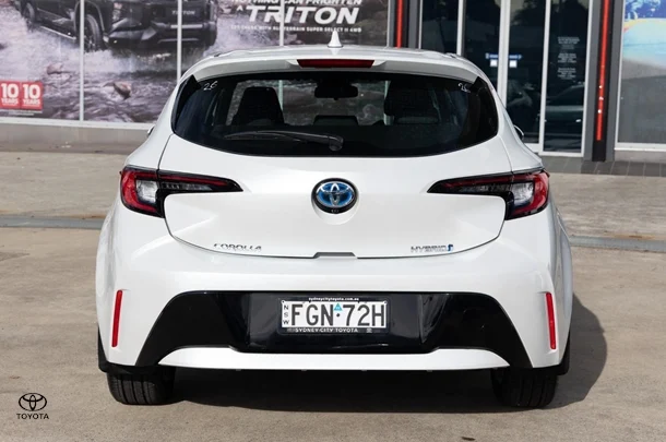 2024 Toyota Corolla Hatch Hybrid Ascent Sport image 5