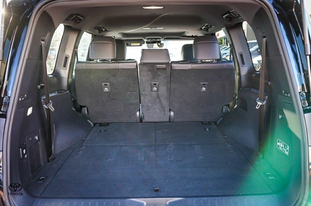 2023 Toyota Landcruiser VX image 9