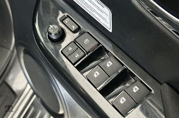 2022 Toyota Hilux SR5 image 14