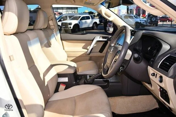 2021 Toyota Prado VX image 9