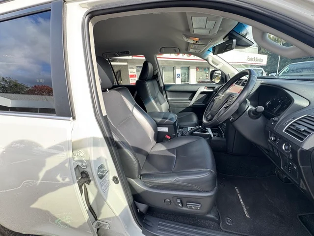 2021 Toyota Prado VX image 9