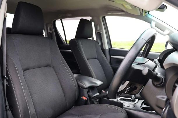 2020 Toyota Hilux 4x4 SR5 image 17