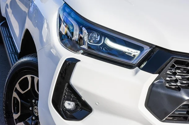 2024 Toyota HILUX SR5 image 6