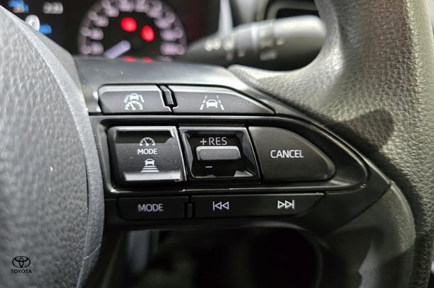 2024 Toyota Yaris HB Hybrid Ascent Sport image 17