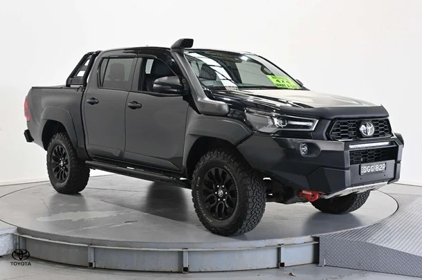 2021 Toyota Hilux 4x4 Rugged X image 3