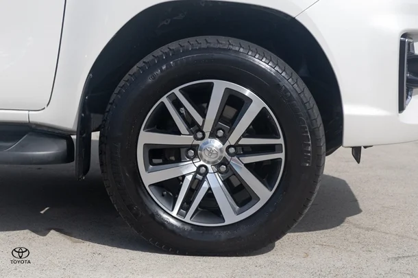 2019 Toyota HILUX SR5 image 23