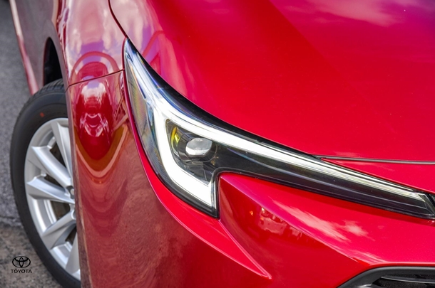 2023 Toyota Corolla Sedan Hybrid Ascent Sport image 7