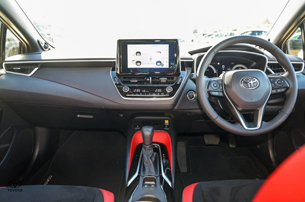 2024 Toyota Corolla Hatch Hybrid ZR image 8
