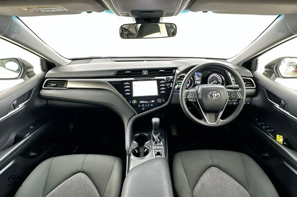 2020 Toyota Camry Hybrid Ascent image 2