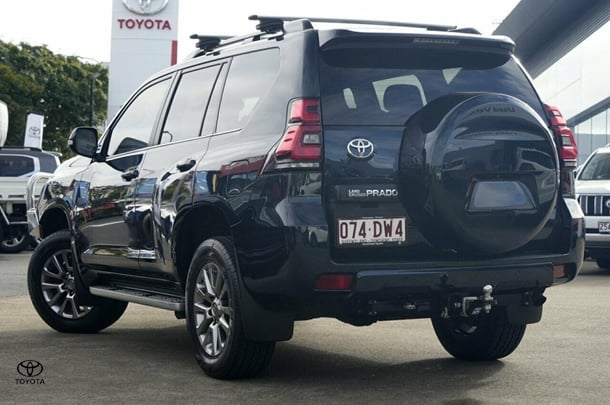 2021 Toyota Prado VX image 3